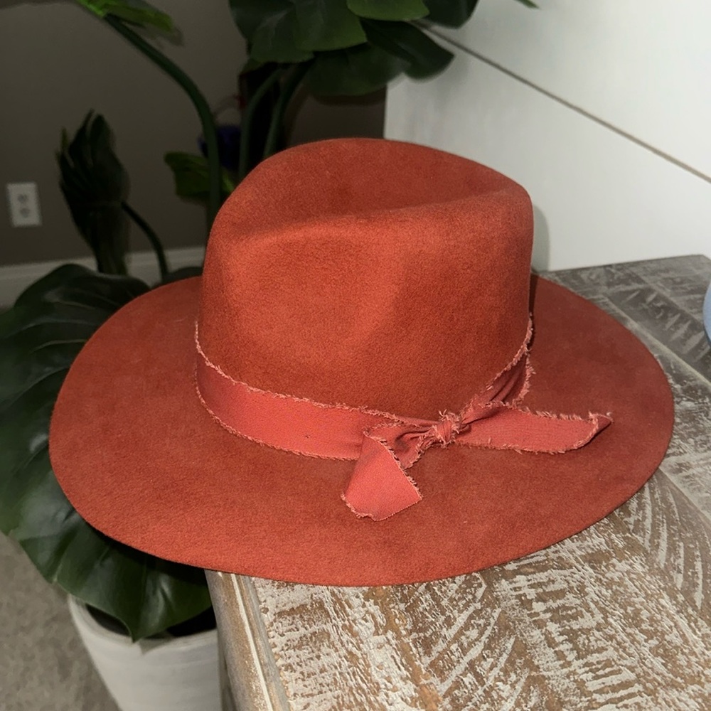 BEAUTIFUL burnt orange Gigi pip hat. BRAND NEW
